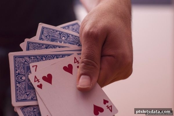 牛牛游戏心理战深度解析：pt电子游戏玩家的制胜法宝