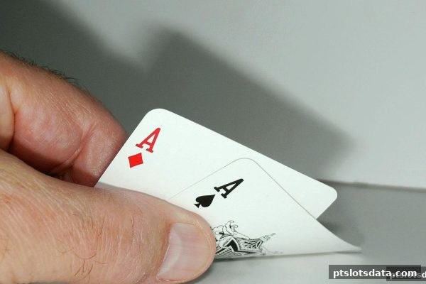 掌握对手读牌艺术：pt电子游戏中德州扑克的核心竞争力
